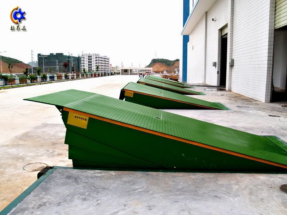 <b>固定式登車橋</b>